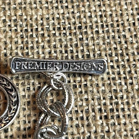 Premier Designs Award Bracelet - Picture 4 of 6